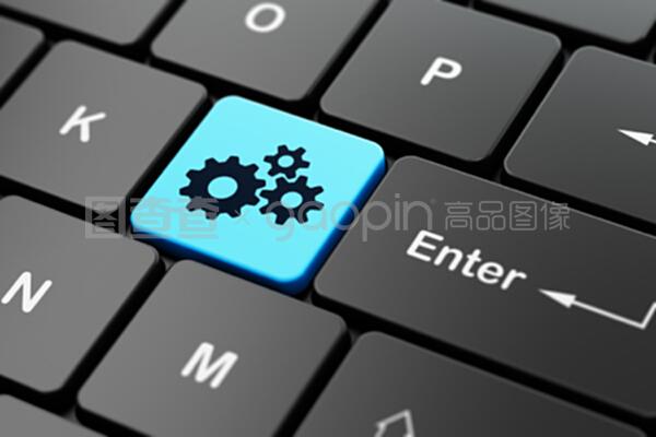 电脑键盘背景下的网页开发概念齿轮